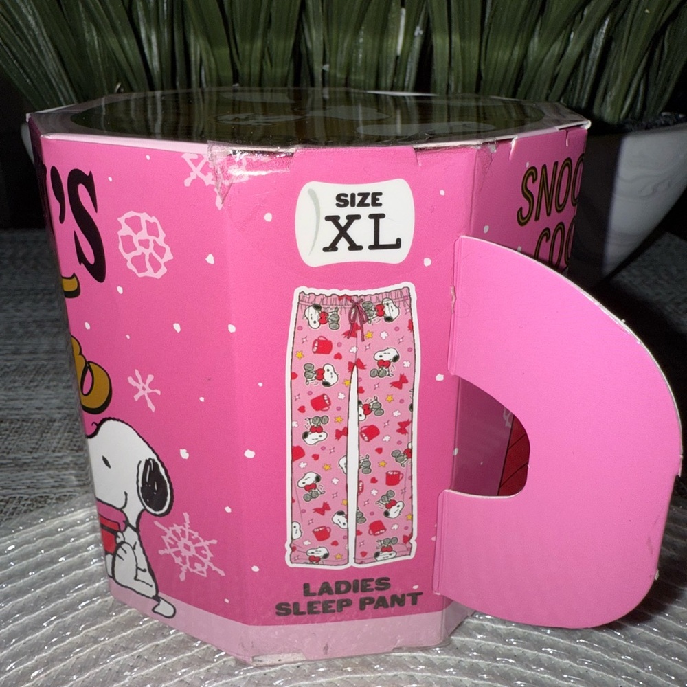 Snoopy's Hot Cocoa Graphic Sleep Pants - Picture 3 of 7